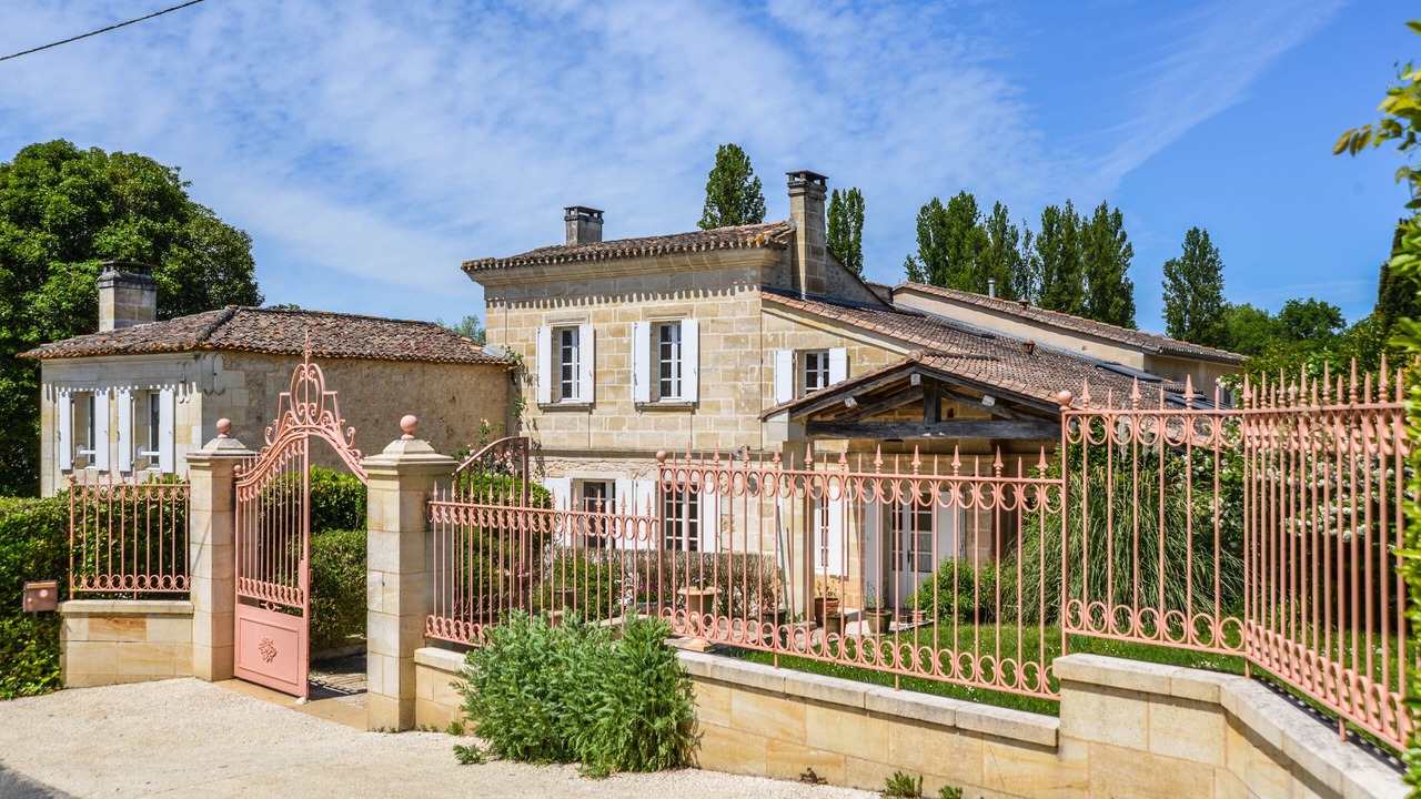 Photo of Buildings in Saint-Michel-de-Fronsac