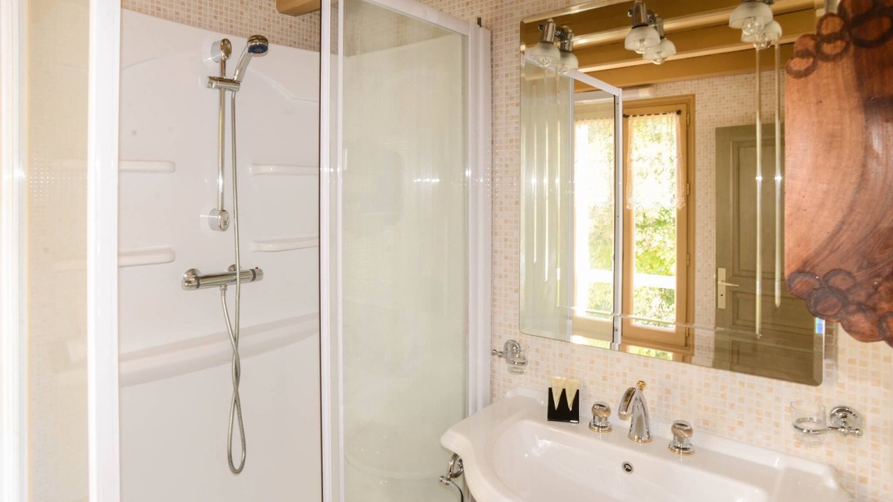 Photo of Bathroom in Saint-Michel-de-Fronsac