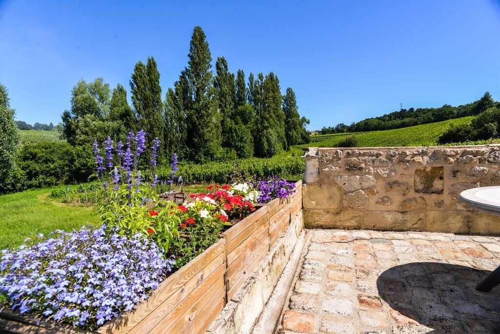 Photo of Outdoor in Saint-Michel-de-Fronsac