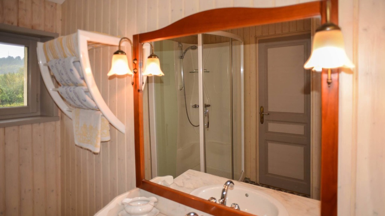 Photo of Bathroom in Saint-Michel-de-Fronsac