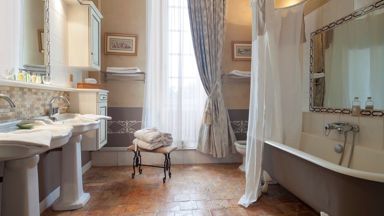 Photo of Bathroom in Saint-Georges-sur-Loire