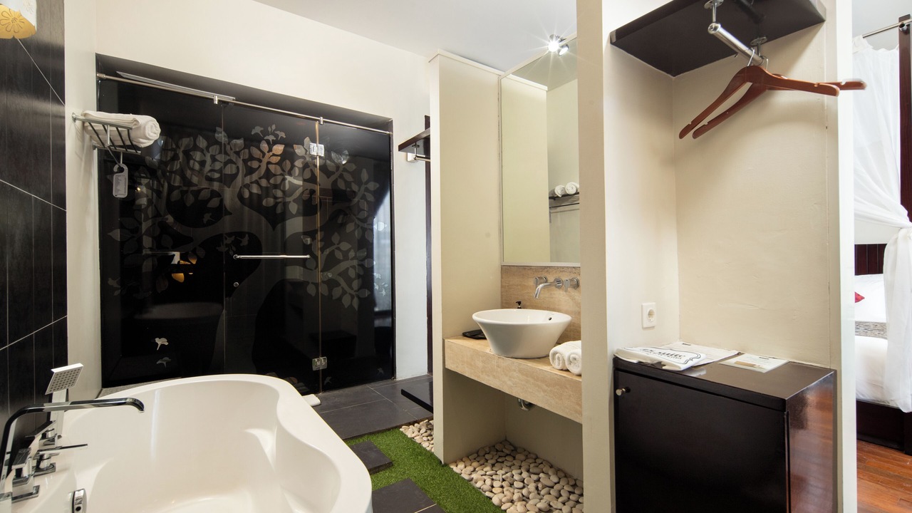 Photo of Bathroom in Kartika Plaza