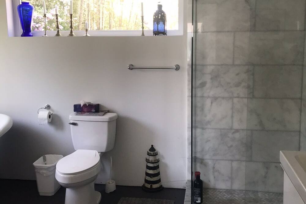 Photo of Bathroom in Carrying Place