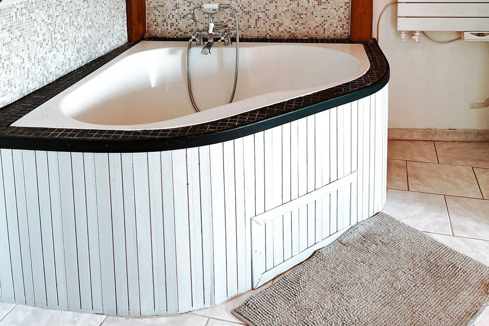 Photo of Bathroom in Barville-en-Gatinais