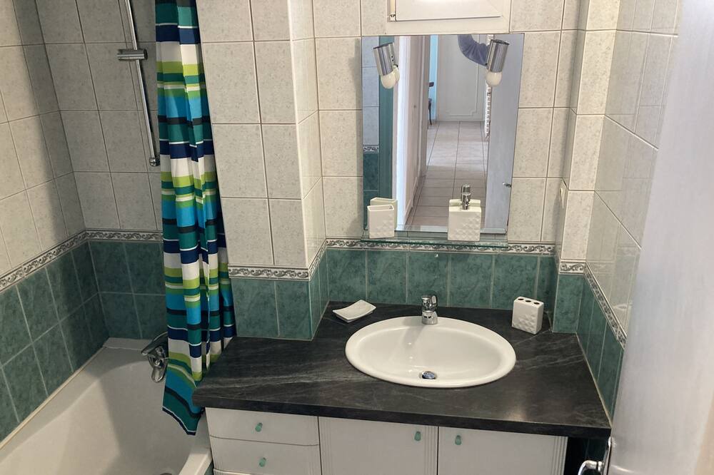 Photo of Bathroom in Dunkirk