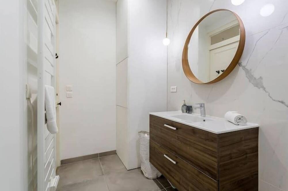 Photo of Bathroom in Carnot - Gailleton