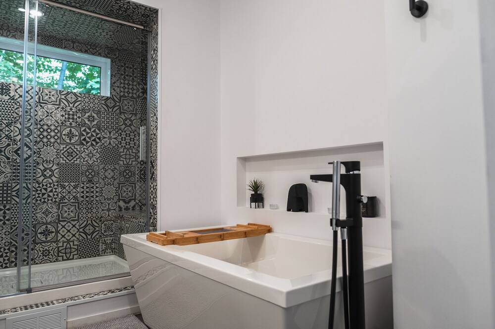 Photo of Bathroom in Argenteuil Regional County Municipality