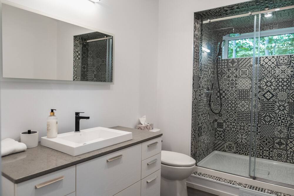 Photo of Bathroom in Argenteuil Regional County Municipality