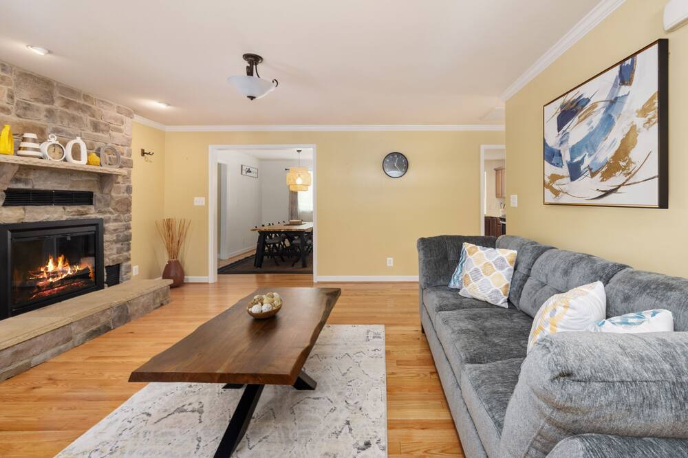 Photo of Livingroom in Fredericksburg