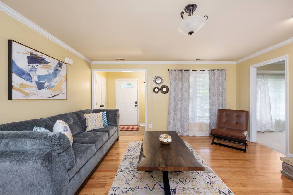 Photo of Livingroom in Fredericksburg