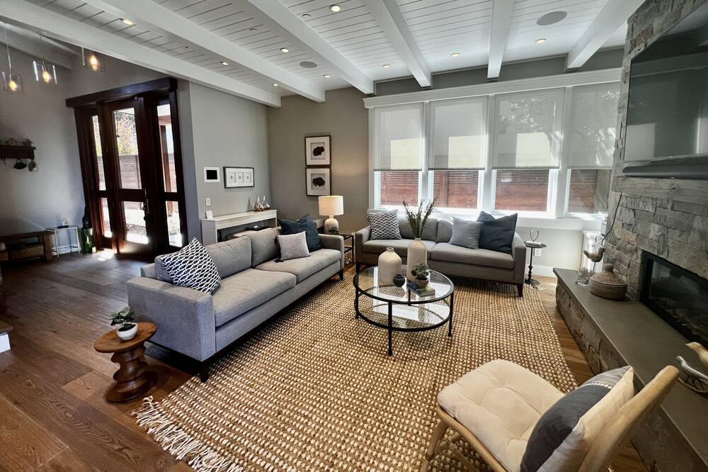 Photo of Livingroom in Golden Rectangle