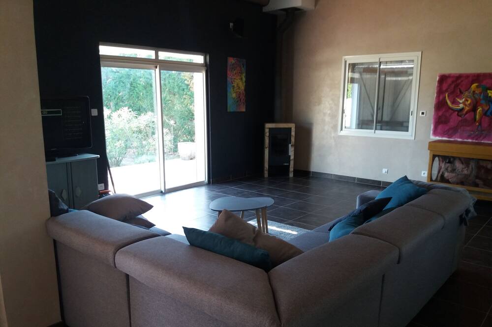 Photo of Livingroom in Saint-Paul-le-Jeune