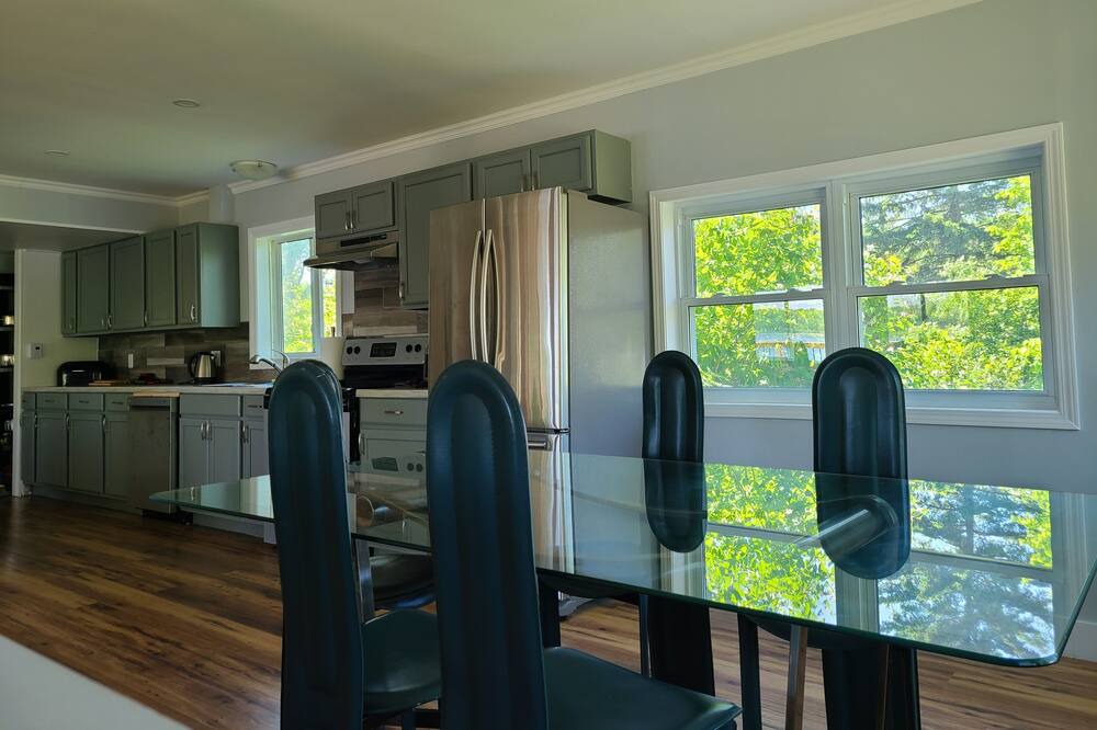 Photo of Kitchen in Howe Island