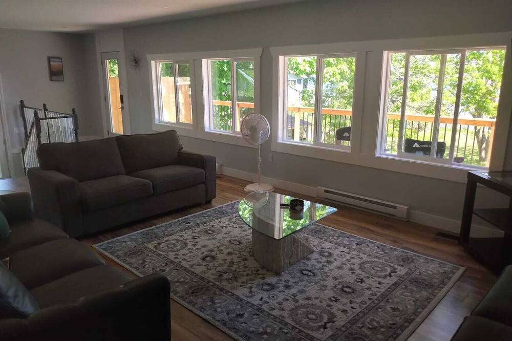 Photo of Livingroom in Howe Island