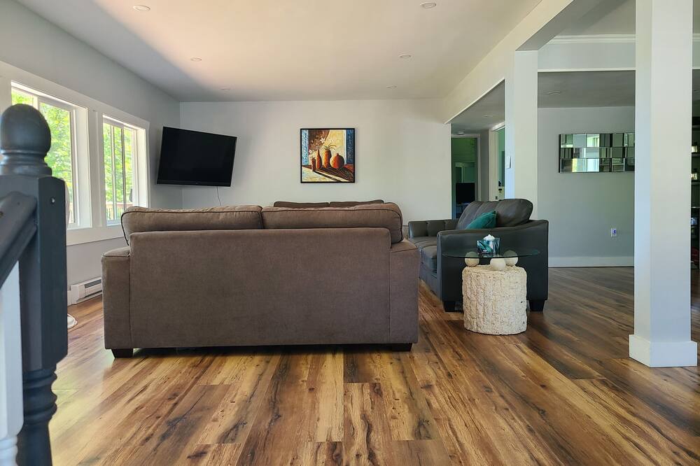 Photo of Livingroom in Howe Island