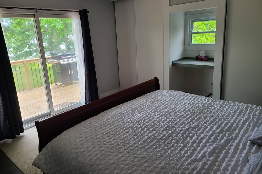 Photo of Bedroom in Howe Island