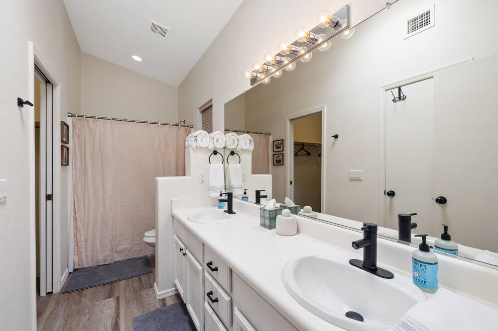 Photo of Bathroom in Arrowhead Sunrise