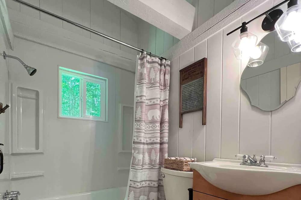 Photo of Bathroom in Wardsboro