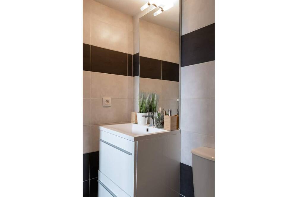 Photo of Bathroom in Saint-Jean-de-Vedas
