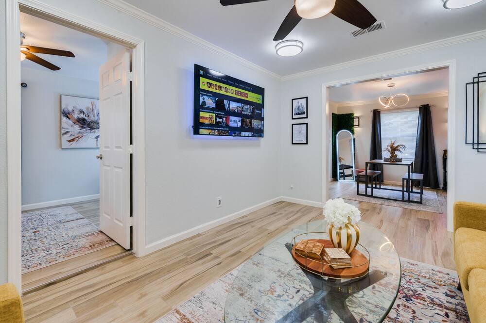 Photo of Livingroom in Shady Acres