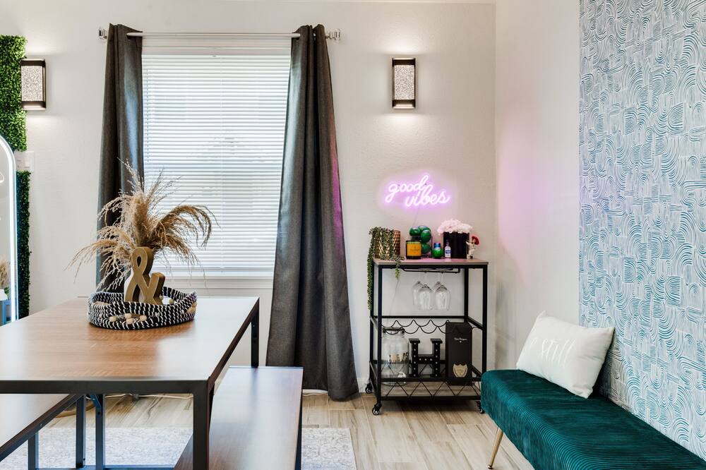 Photo of Livingroom in Shady Acres