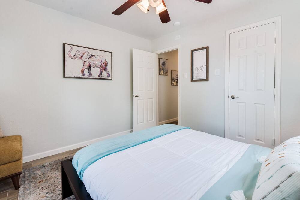 Photo of Bedroom in Shady Acres
