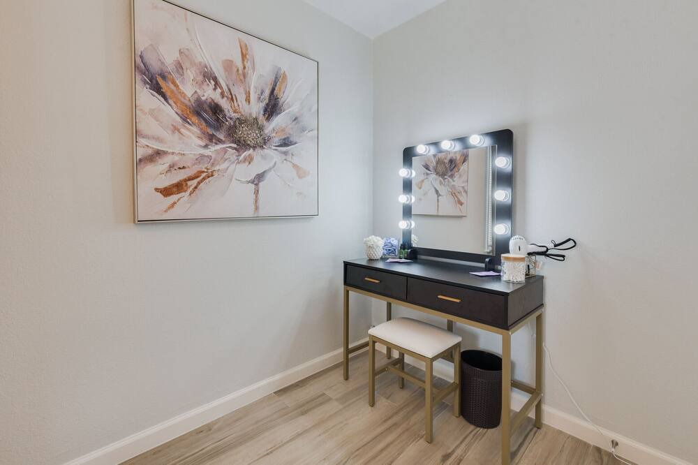 Photo of Bedroom in Shady Acres