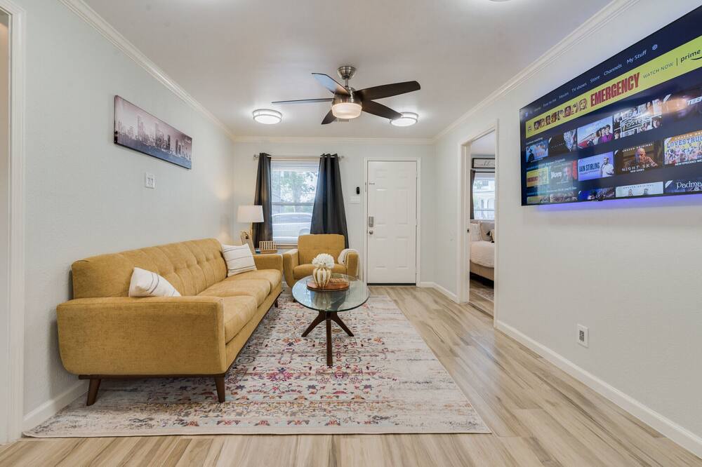 Photo of Livingroom in Shady Acres