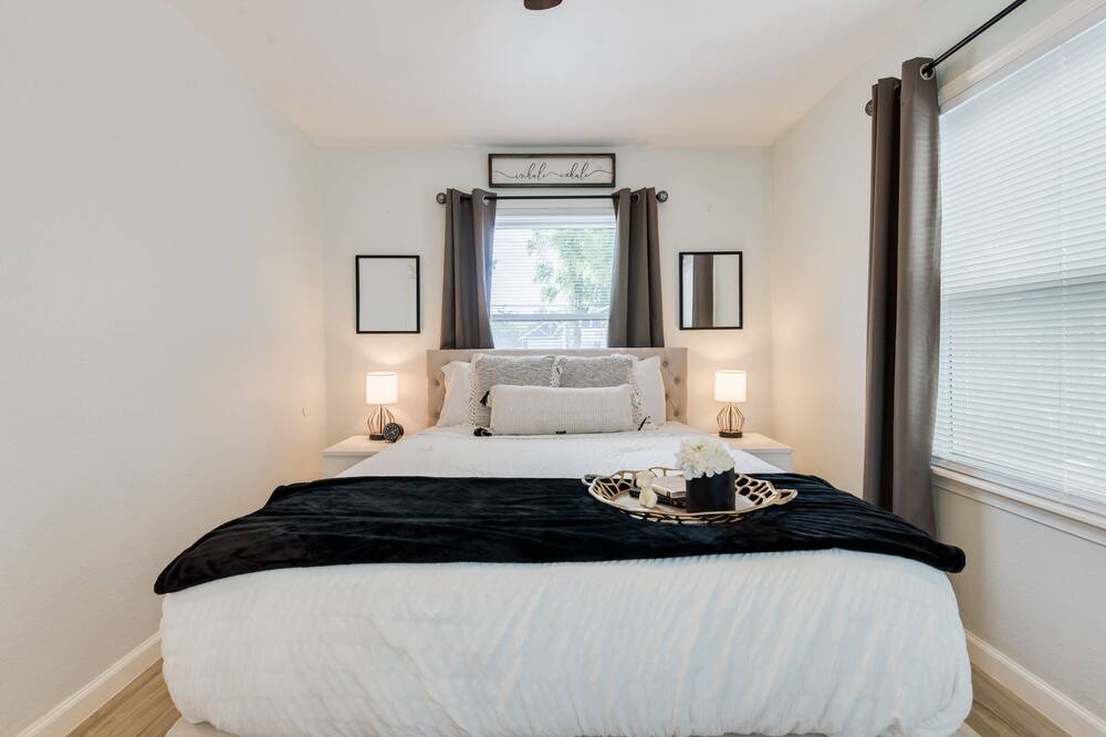Photo of Bedroom in Shady Acres