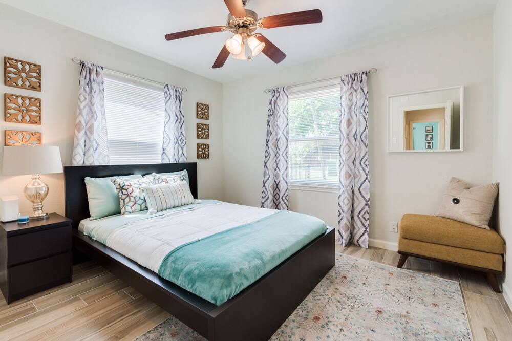 Photo of Bedroom in Shady Acres