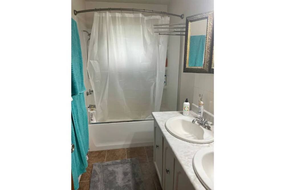 Photo of Bathroom in Frontenac