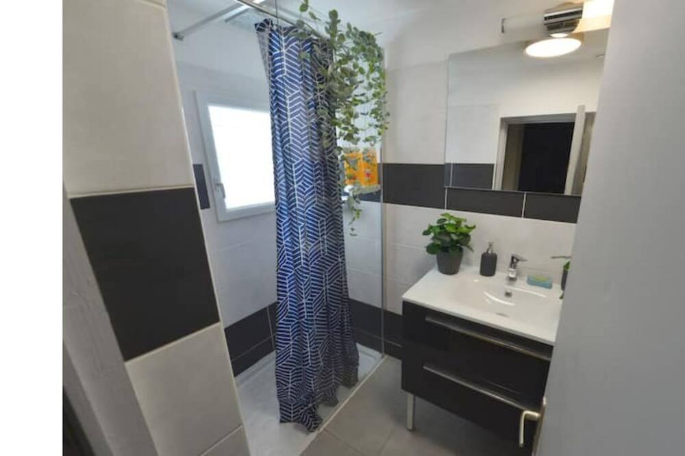 Photo of Bathroom in Saint-Jean-de-Vedas