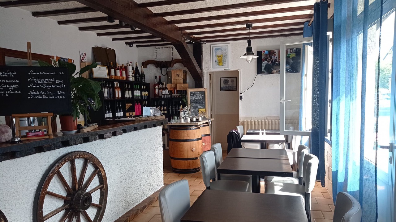 Photo of Others in Poueyferre
