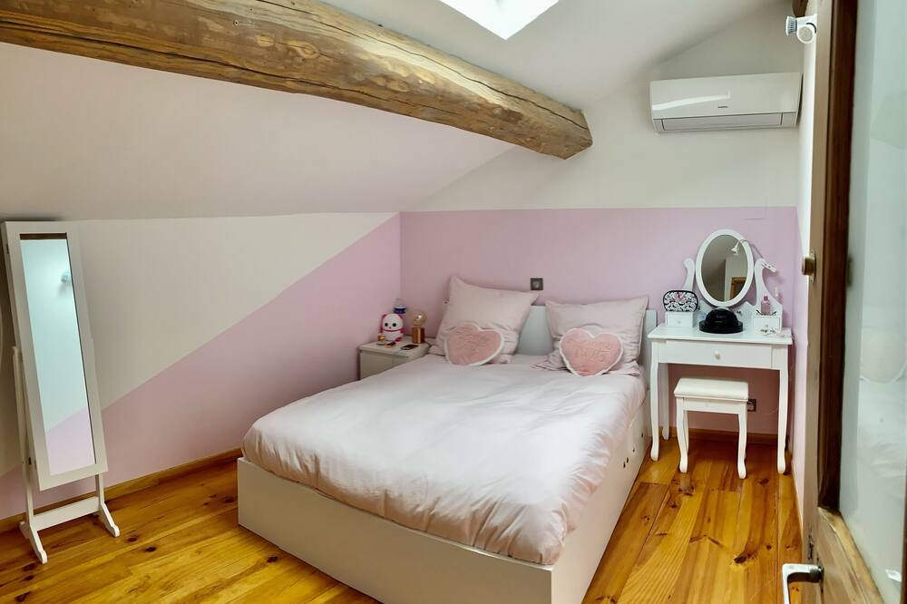 Photo of Bedroom in Saint-Laurent-d'Aigouze