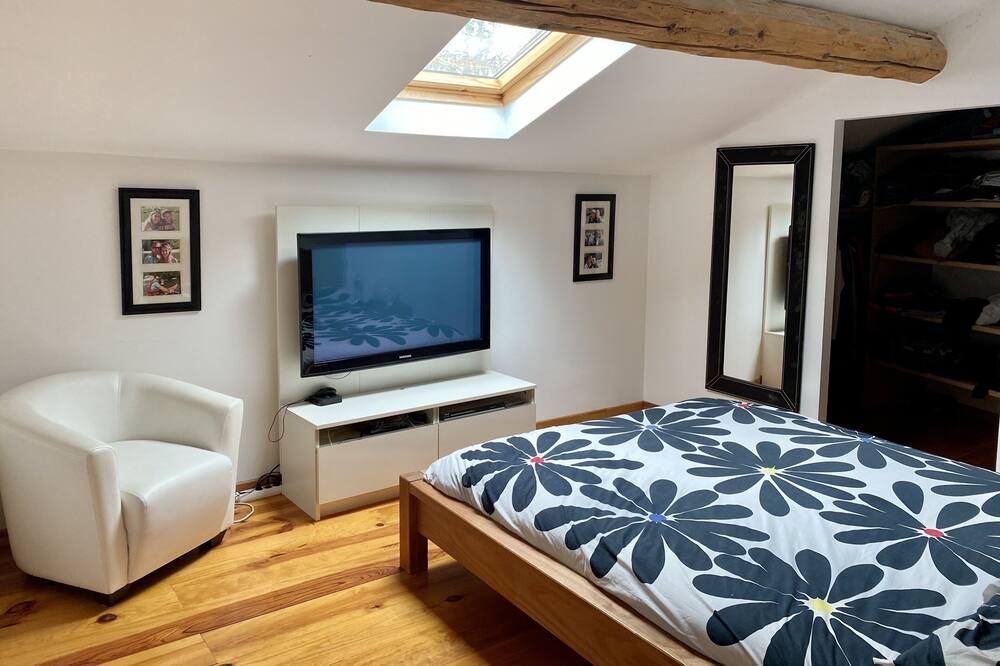 Photo of Bedroom in Saint-Laurent-d'Aigouze