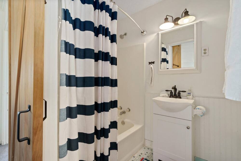 Photo of Bathroom in Royal Lagoons