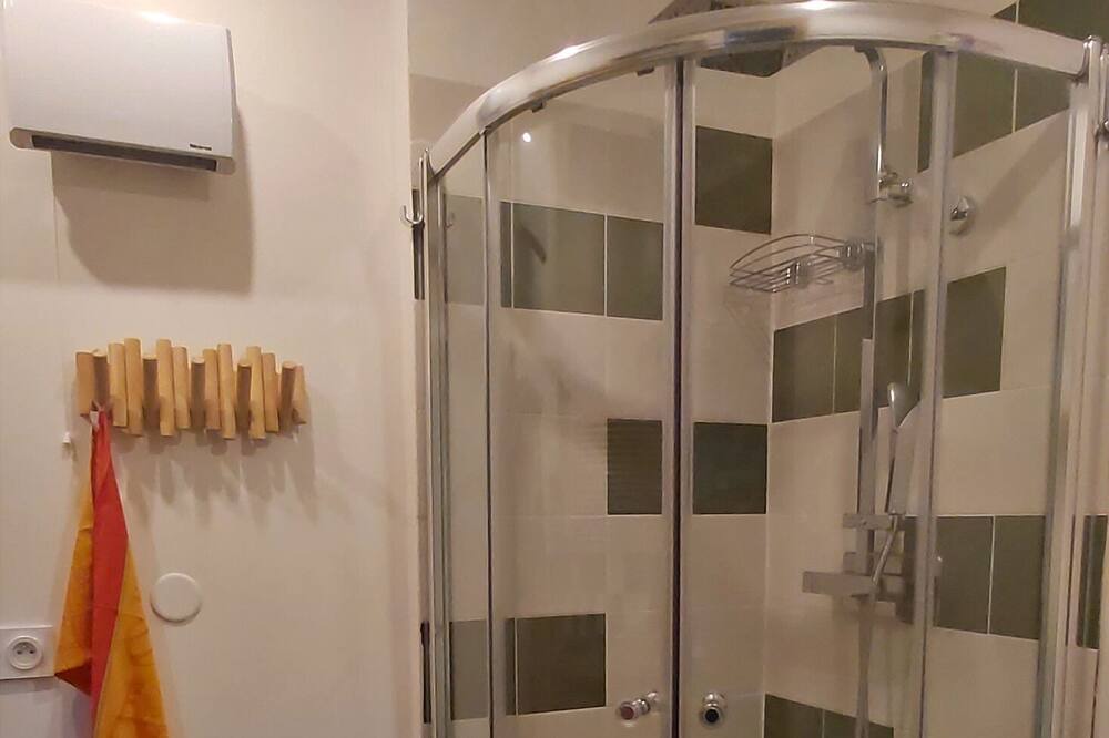 Photo of Bathroom in Calmont