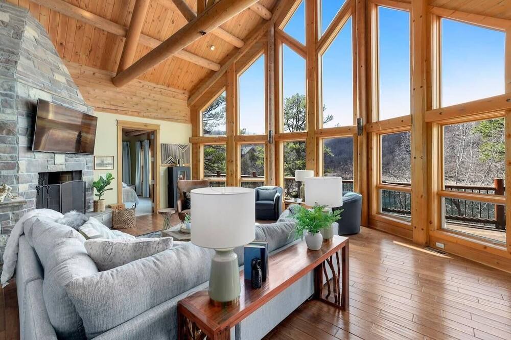 Photo of Livingroom in Eureka Springs