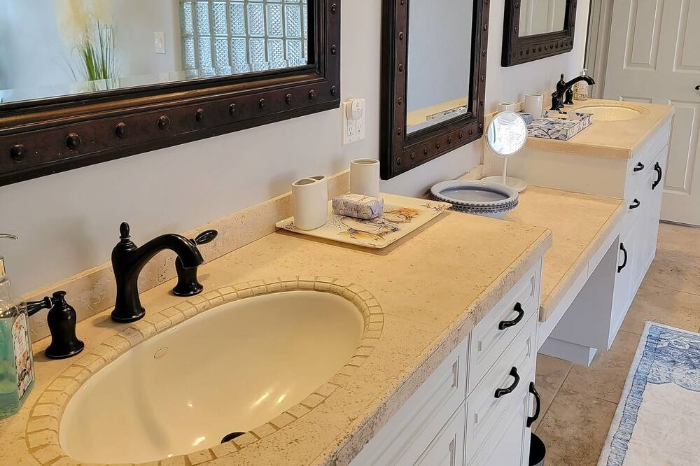 Photo of Bathroom in Pinnacle Peak