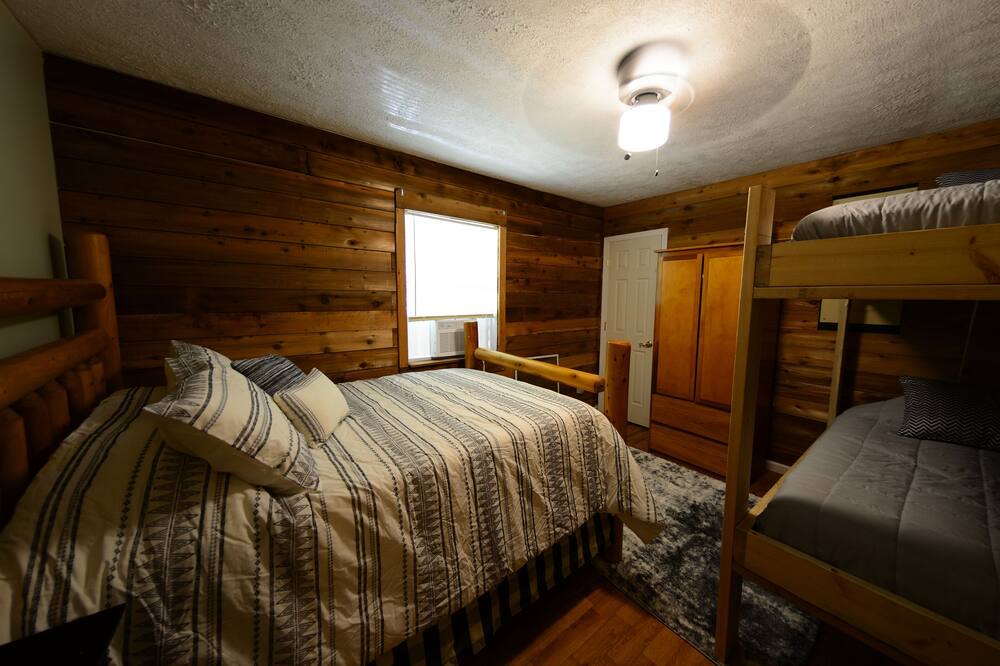 Photo of Bedroom in Tallassee
