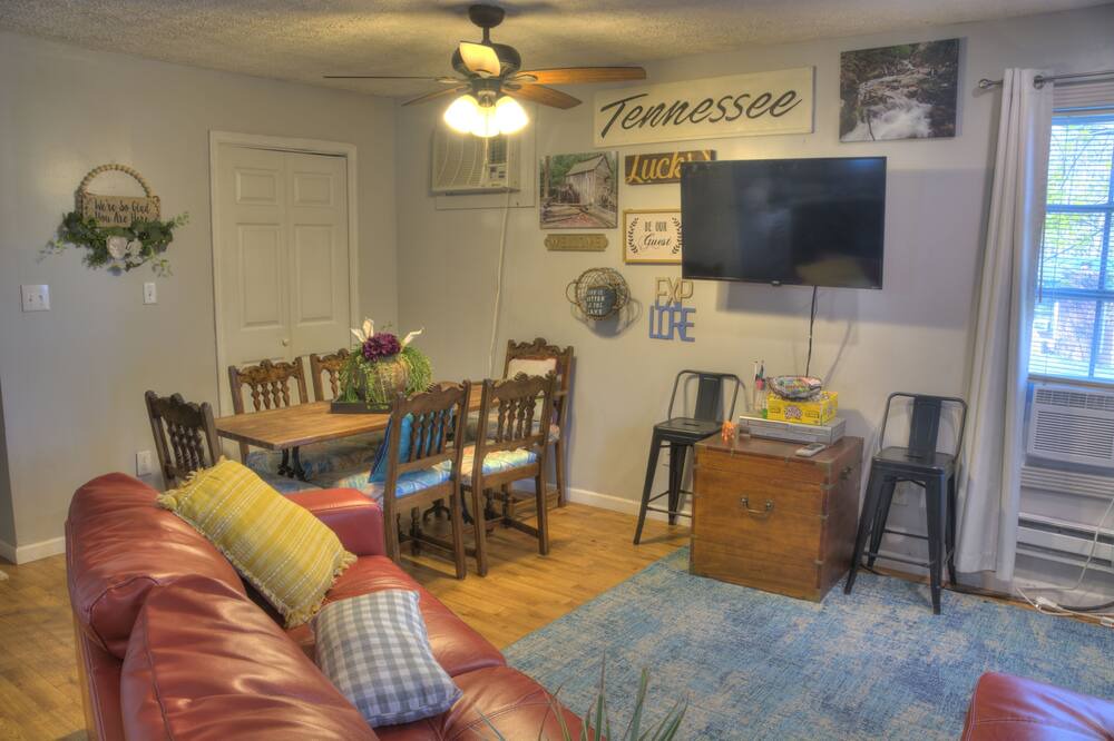 Photo of Livingroom in Tallassee