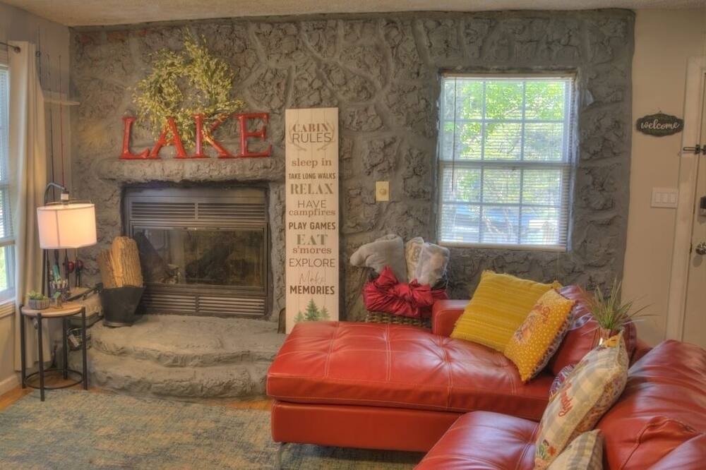 Photo of Livingroom in Tallassee