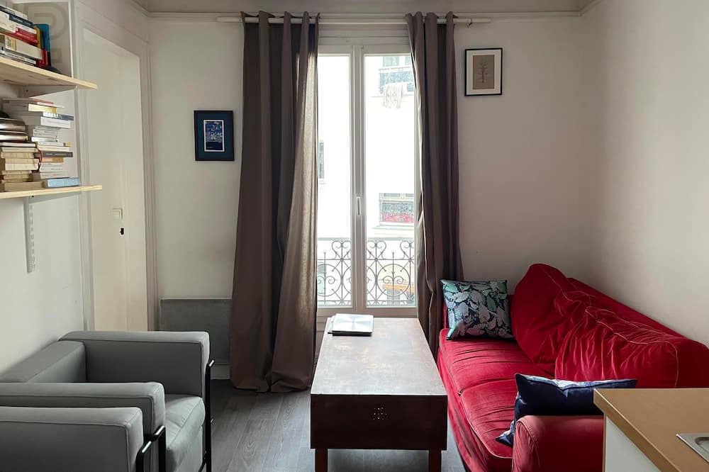 Photo of Livingroom in 18th Arrondissement