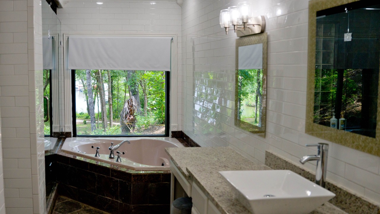 Photo of Bathroom in Streetman