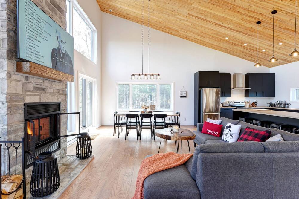 Photo of Livingroom in Saint-Alphonse-Rodriguez