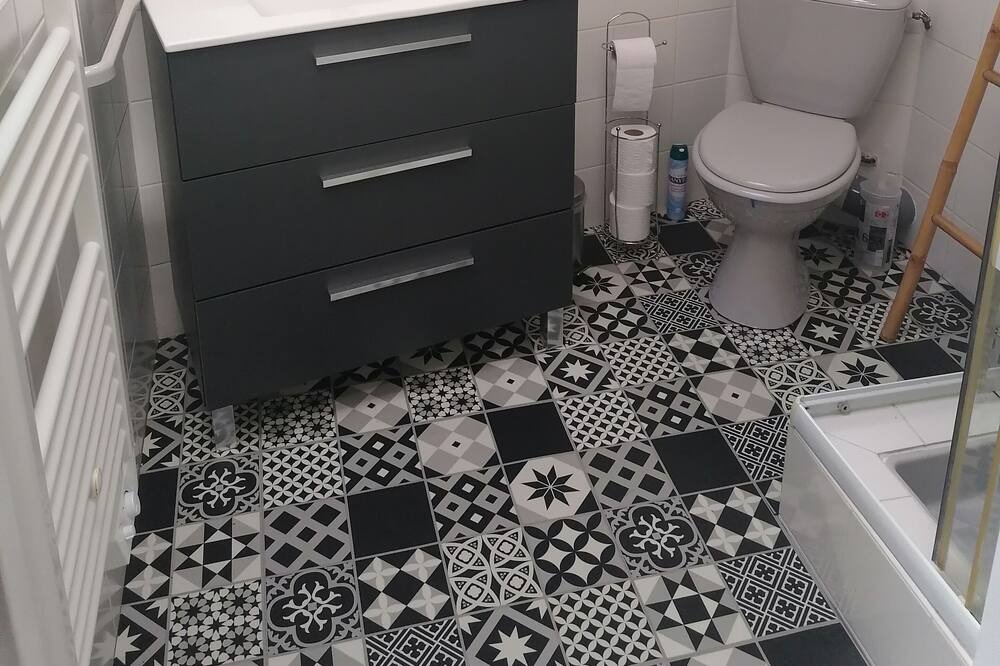 Photo of Bathroom in Avrille