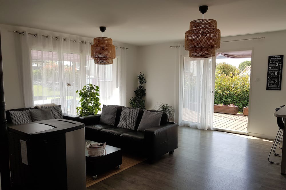 Photo of Livingroom in Sainte-Foy-d'Aigrefeuille