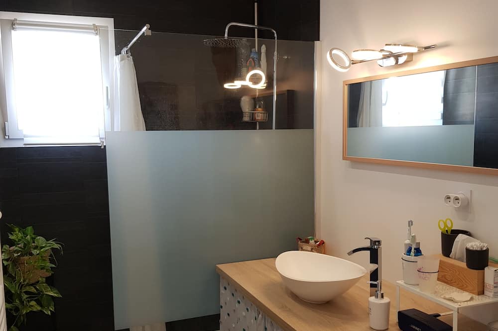 Photo of Bathroom in Sainte-Foy-d'Aigrefeuille