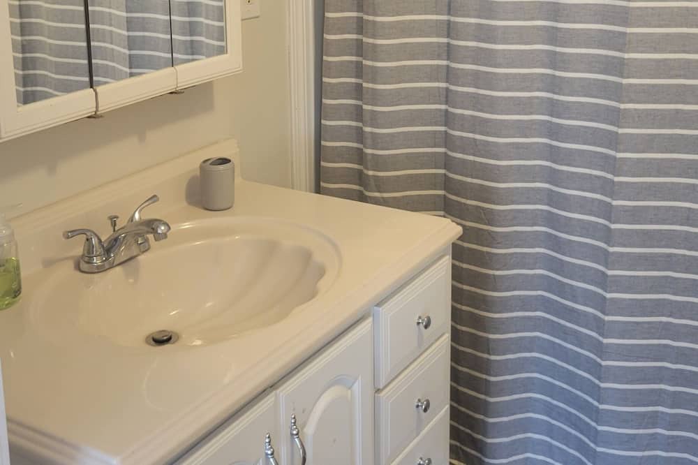 Photo of Bathroom in Glenburn