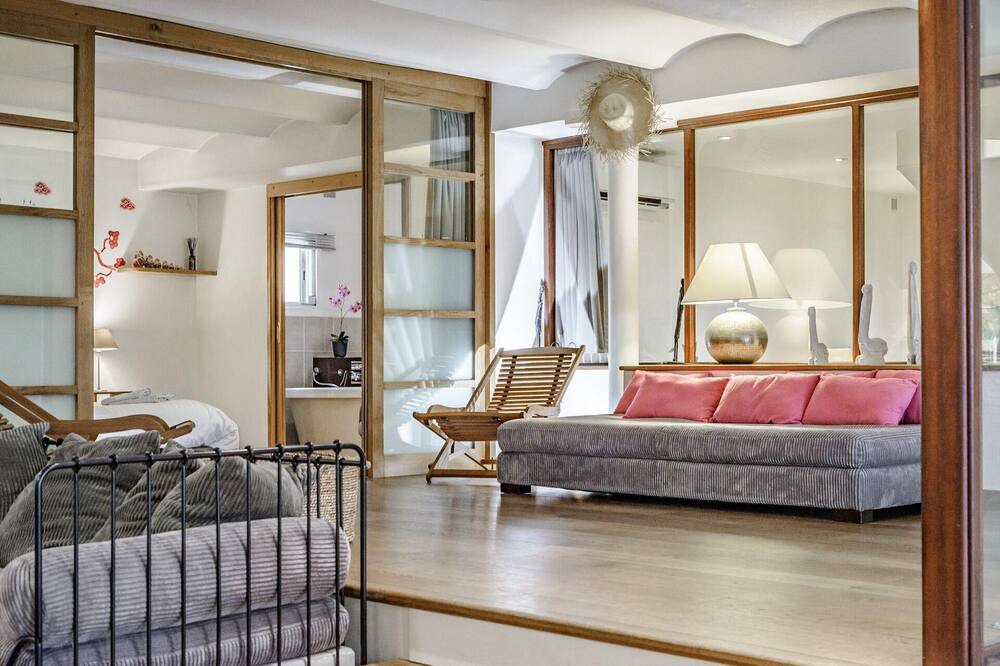 Photo of Bedroom in Carnot